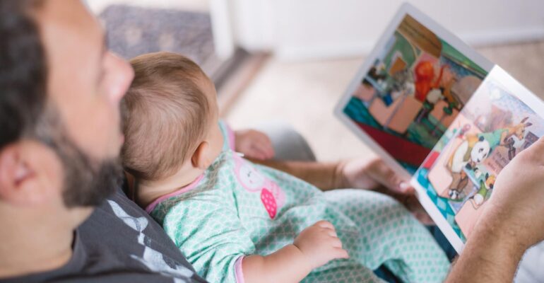 Dad-Reading-to-Newborn